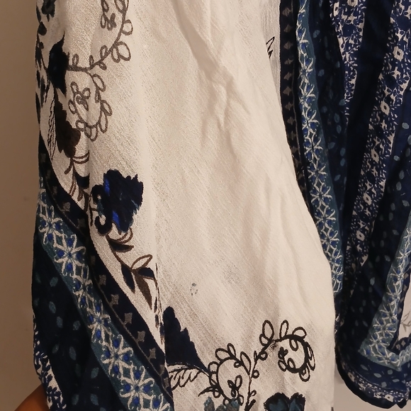Vince Camuto Navy and Teal Patterned Garment - Picture 7 of 12